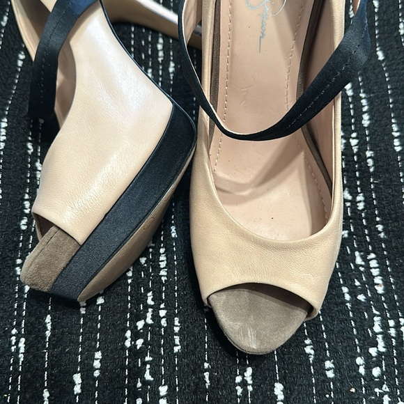 Jessica Simpson heel open toe, different fabrics used, gently worn, size 10 - Picture 2 of 10